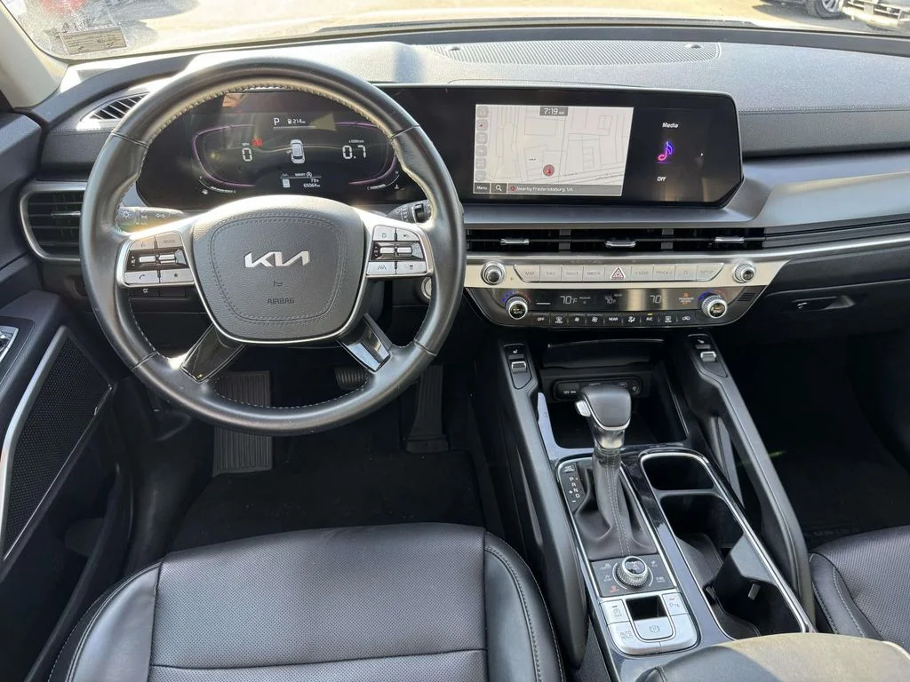 Used 2023 Black Kia S image 16