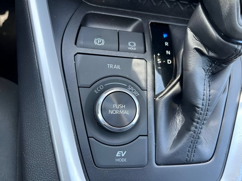 Used 2024 Ice Toyota LE image 28