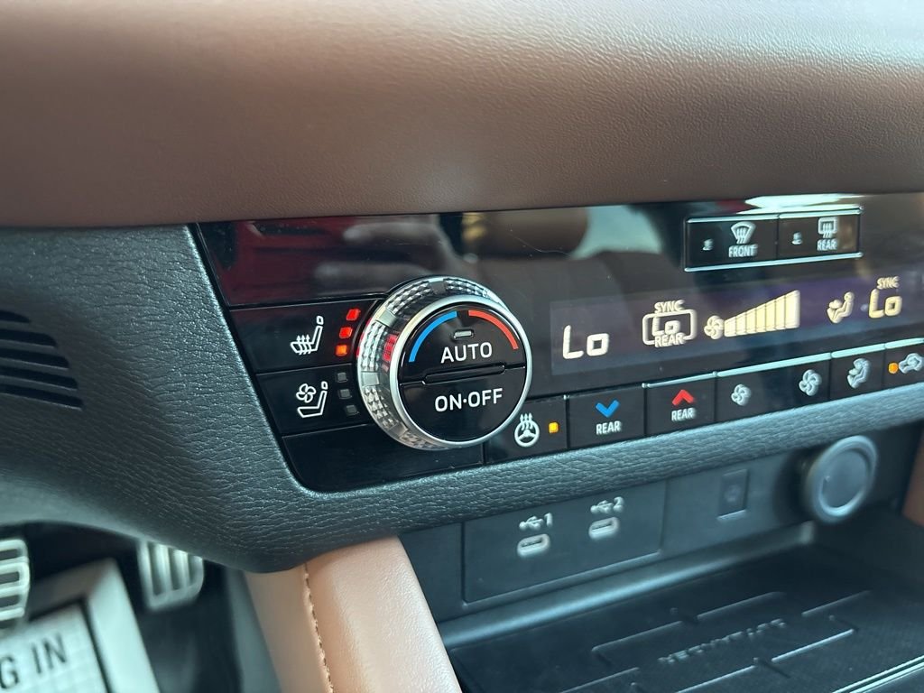 Used 2025  Mitsubishi SEL image 41