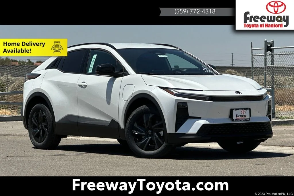 New 2026 Wind Chill Pearl Toyota SE image 1