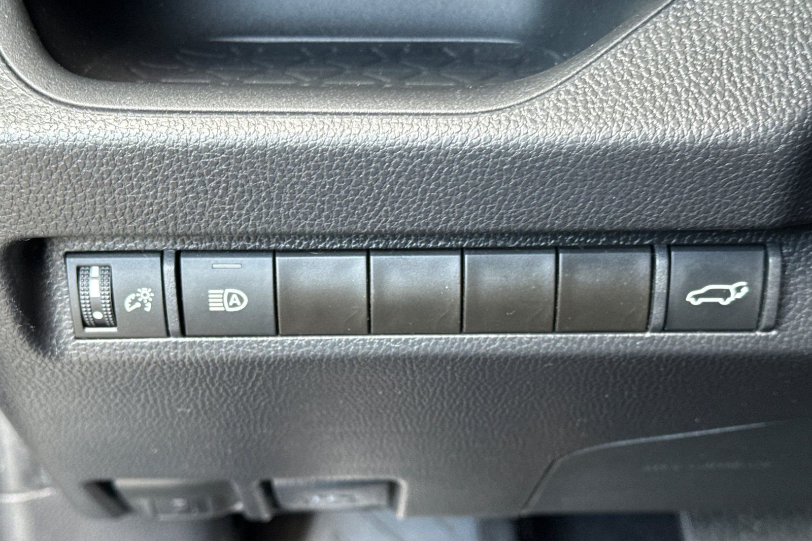 Certified Used 2023  Toyota XLE Premium image 34