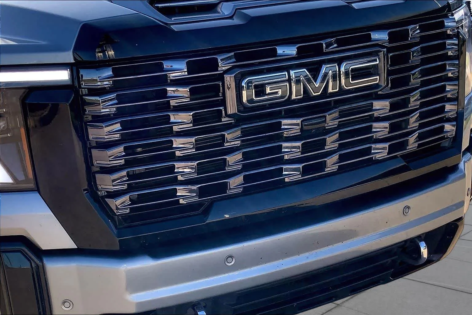 Used 2025 Sterling Metallic GMC Denali Ultimate image 29