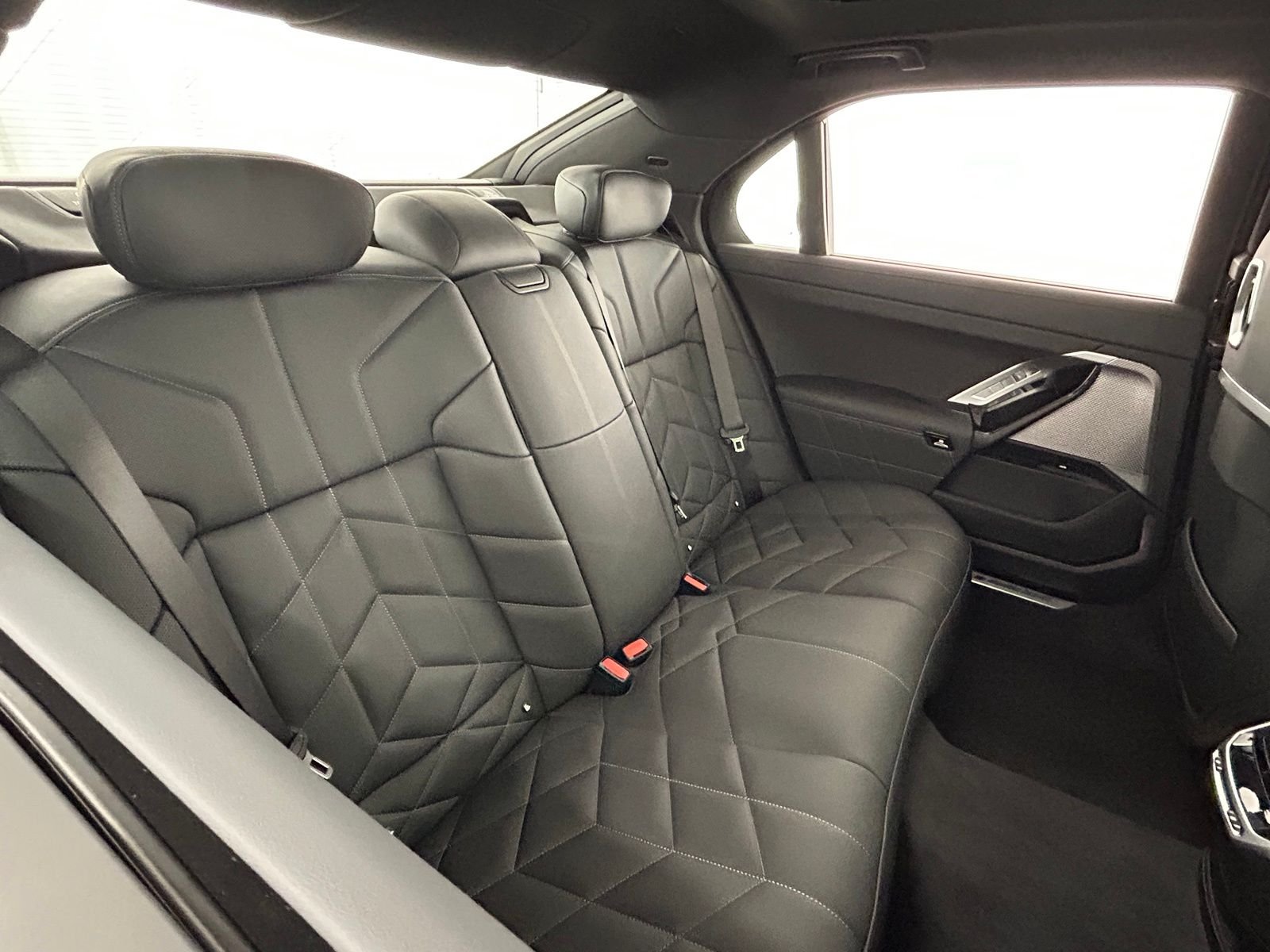 New 2026 Black Sapphire Metallic BMW 740i xDrive image 40