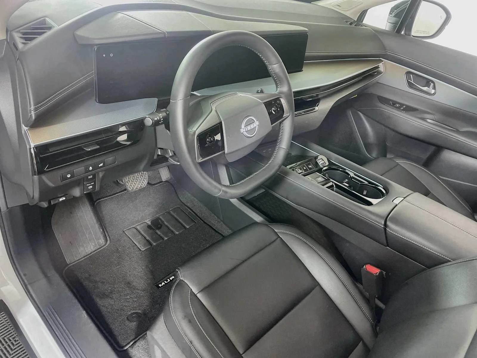 Certified Used 2025 Everest White Pearl Tricoat Nissan SL image 7
