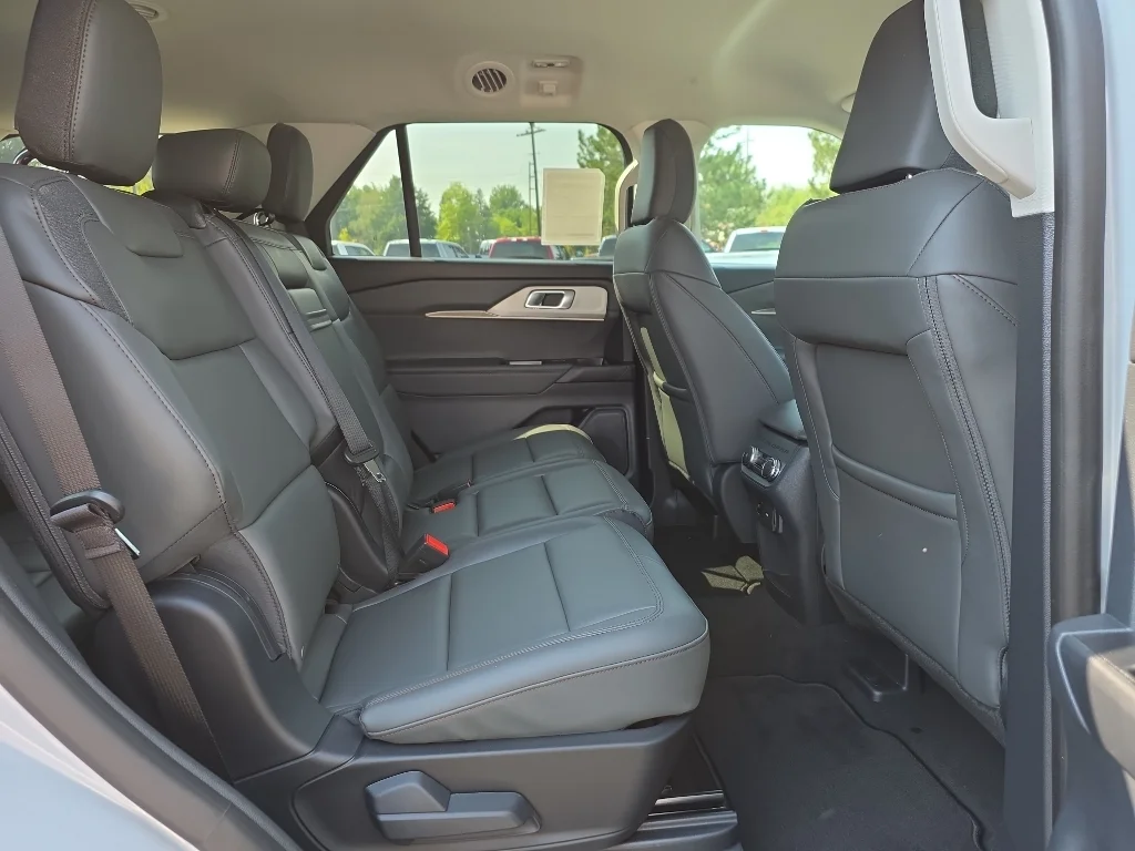 New 2026 Space White Metallic Ford Active image 6
