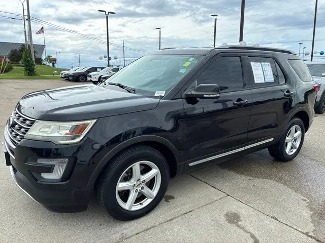 Certified Used 2017 Shadow Black Ford XLT image 3
