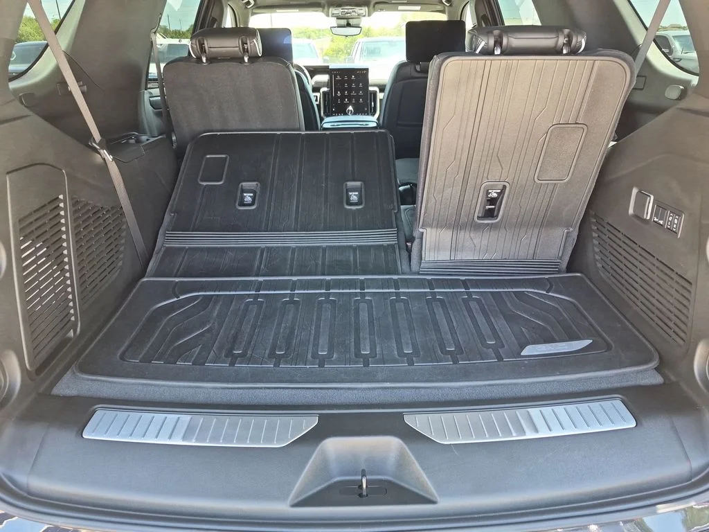 Used 2026 Silver GMC AT4 Ultimate image 42