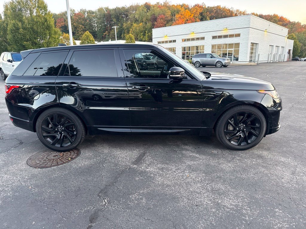 Used 2022 Black Land Rover HSE Silver Edition image 4