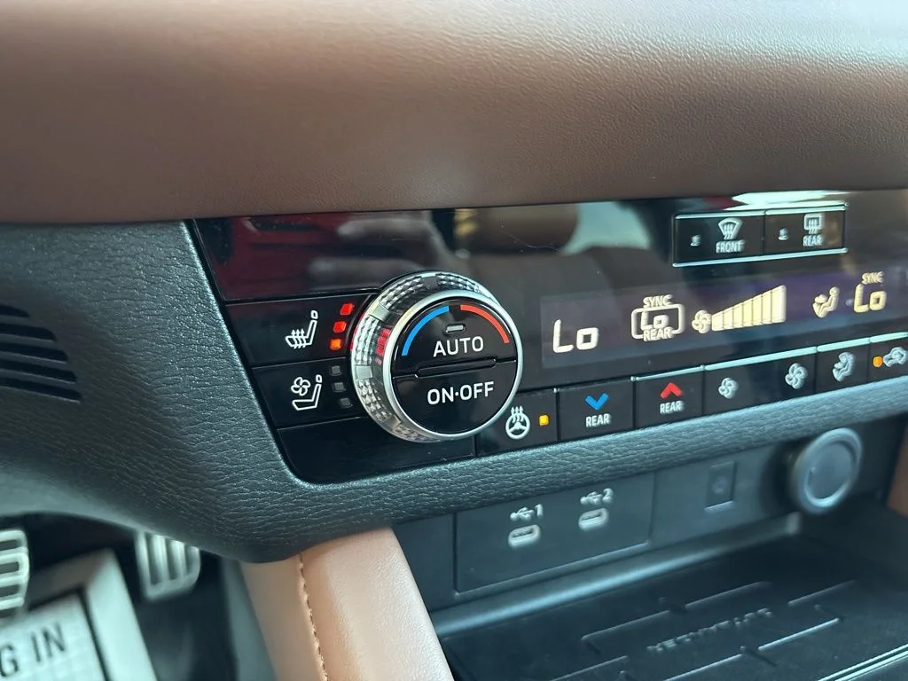 Used 2025  Mitsubishi SEL image 41