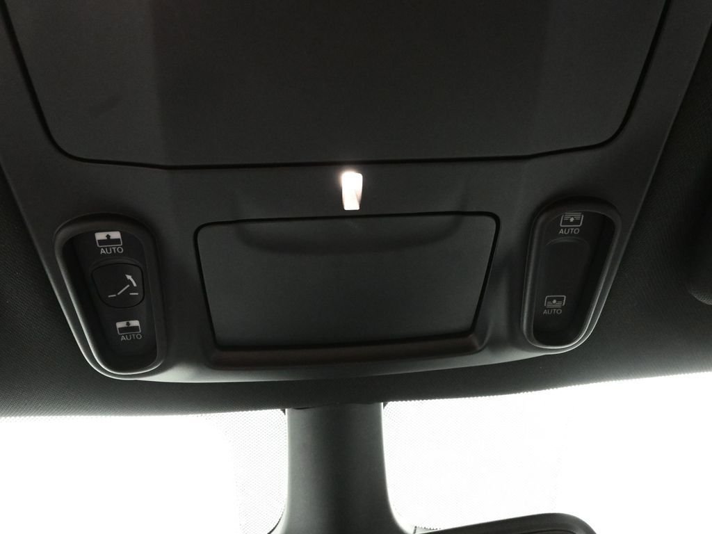 2026 Chrysler Pacifica Select - Photo 31