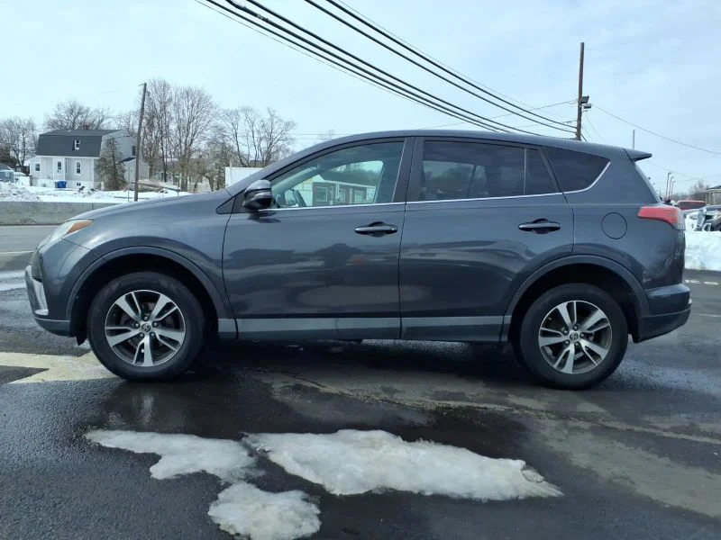 Used 2018 Gray Toyota XLE Sport Utility 4D image 6