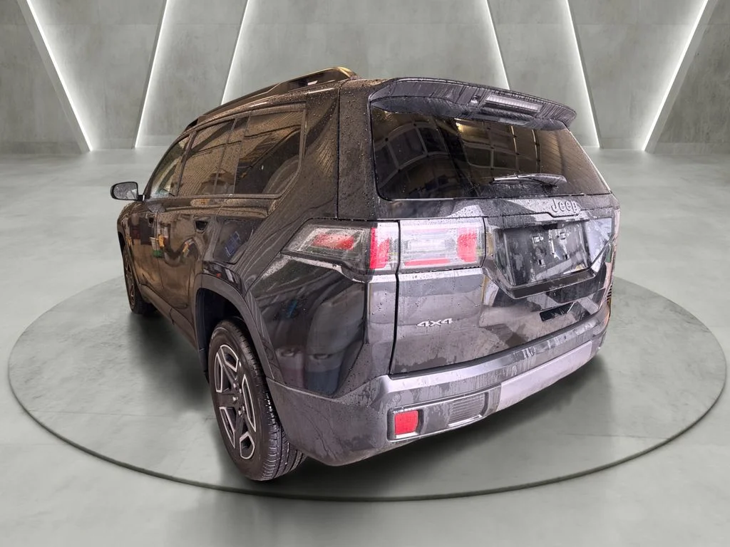 New 2026 Diamond Black Crystal Pearlcoat Jeep Limited image 4