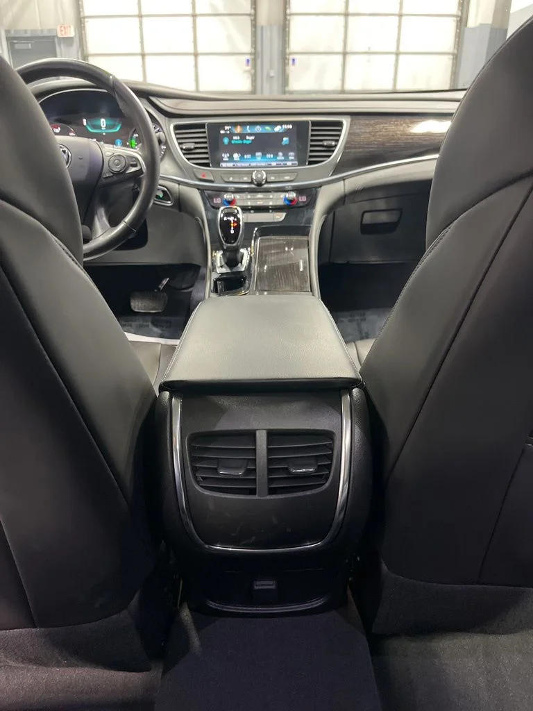Used 2019 Pepperdust Metallic Buick Essence image 31