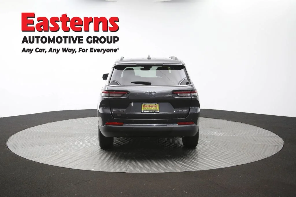 Used 2022 Gray Jeep Limited image 41