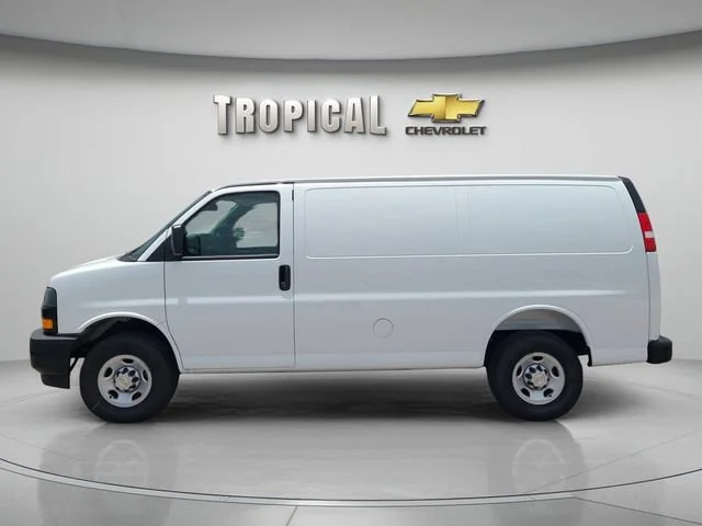 New 2026 Summit White Chevrolet WT image 2