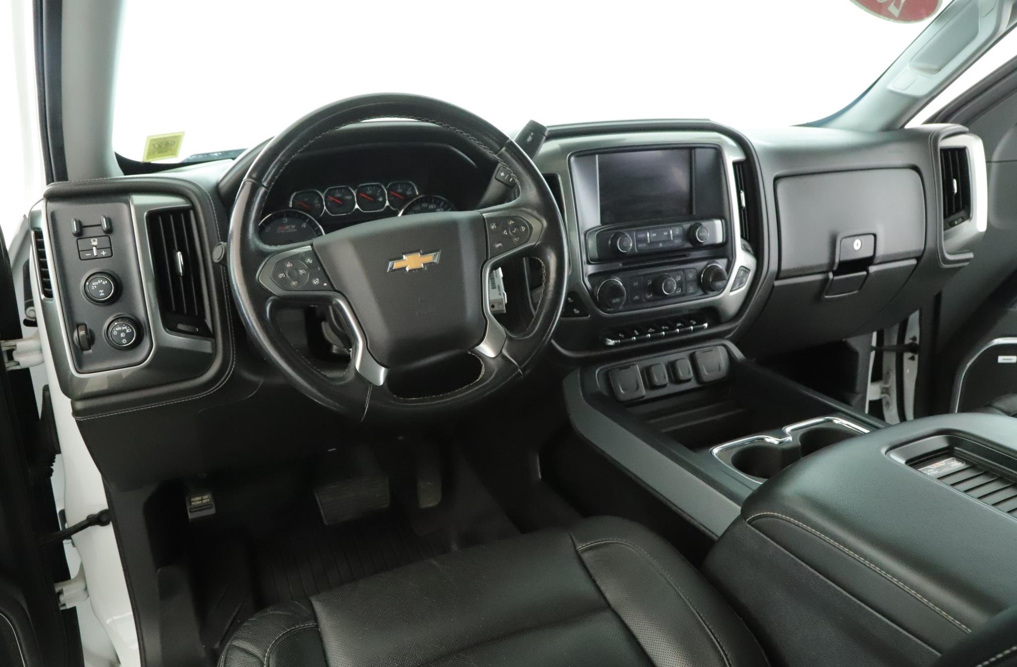 Used 2018 Iridescent Pearl Tricoat Chevrolet 4WD Crew Cab 143.5 LTZ w/2LZ image 2