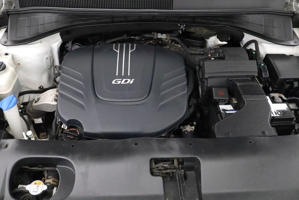 Used 2017 White Kia LX image 26