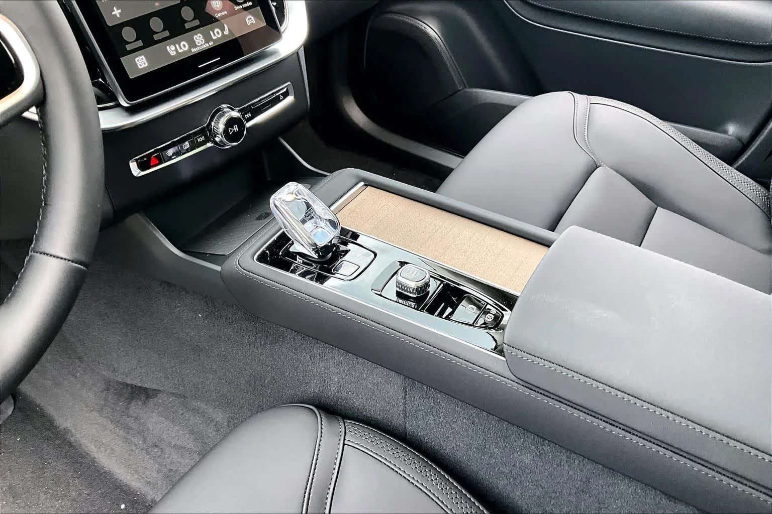 New 2026 Crystal White Volvo Plus image 10