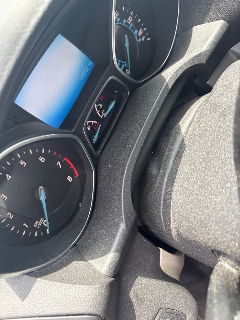 Used 2014 Red Ford SE image 2