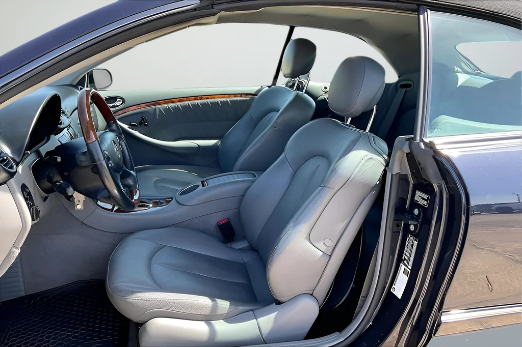 Used 2009 Blue Mercedes-Benz CLK 550 image 14