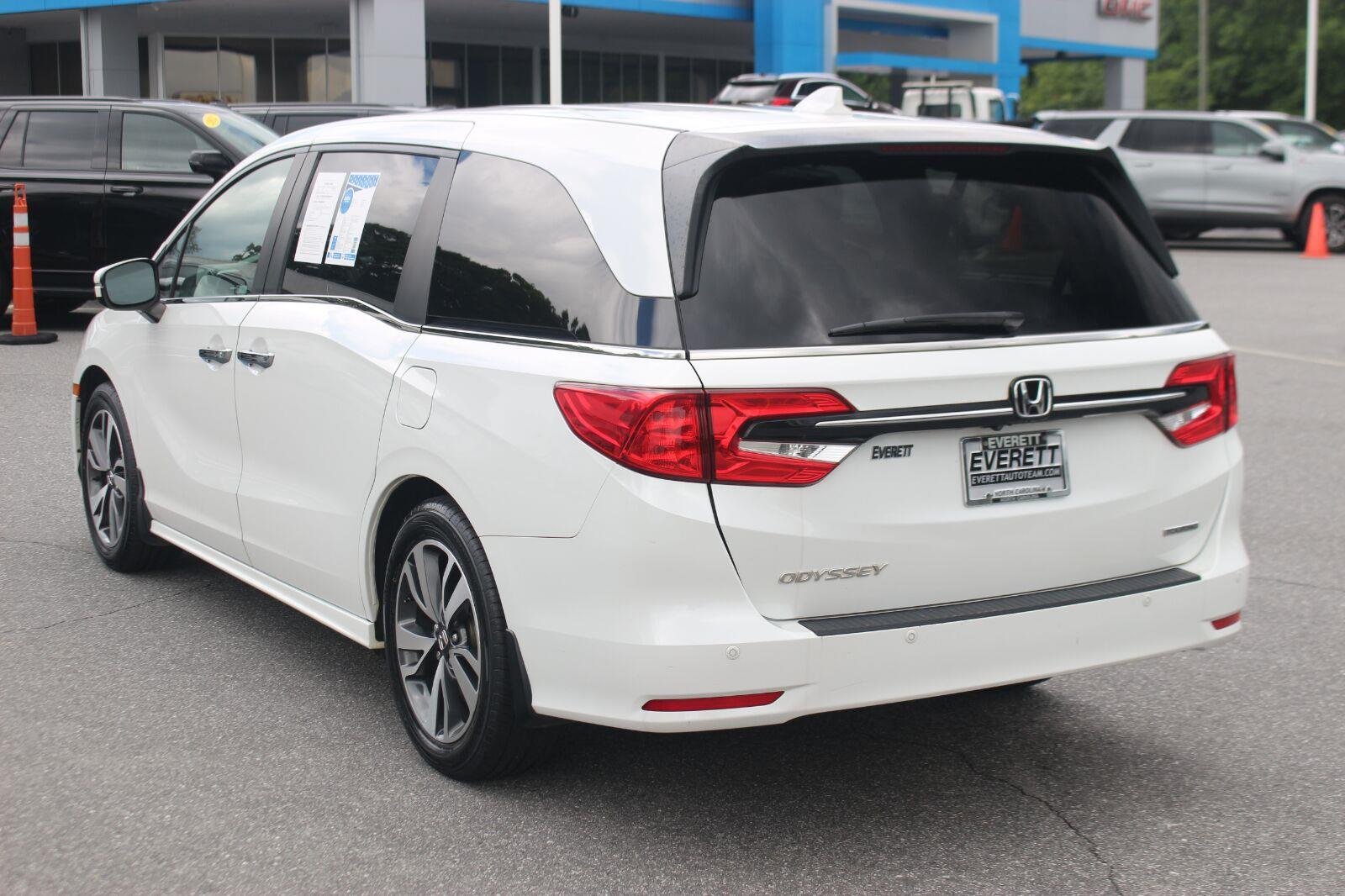Used 2021 Platinum White Pearl Honda Touring image 5