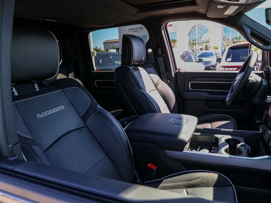 New 2026 Granite Crystal Metallic Clear-Coat Exterior Paint RAM Laramie image 19