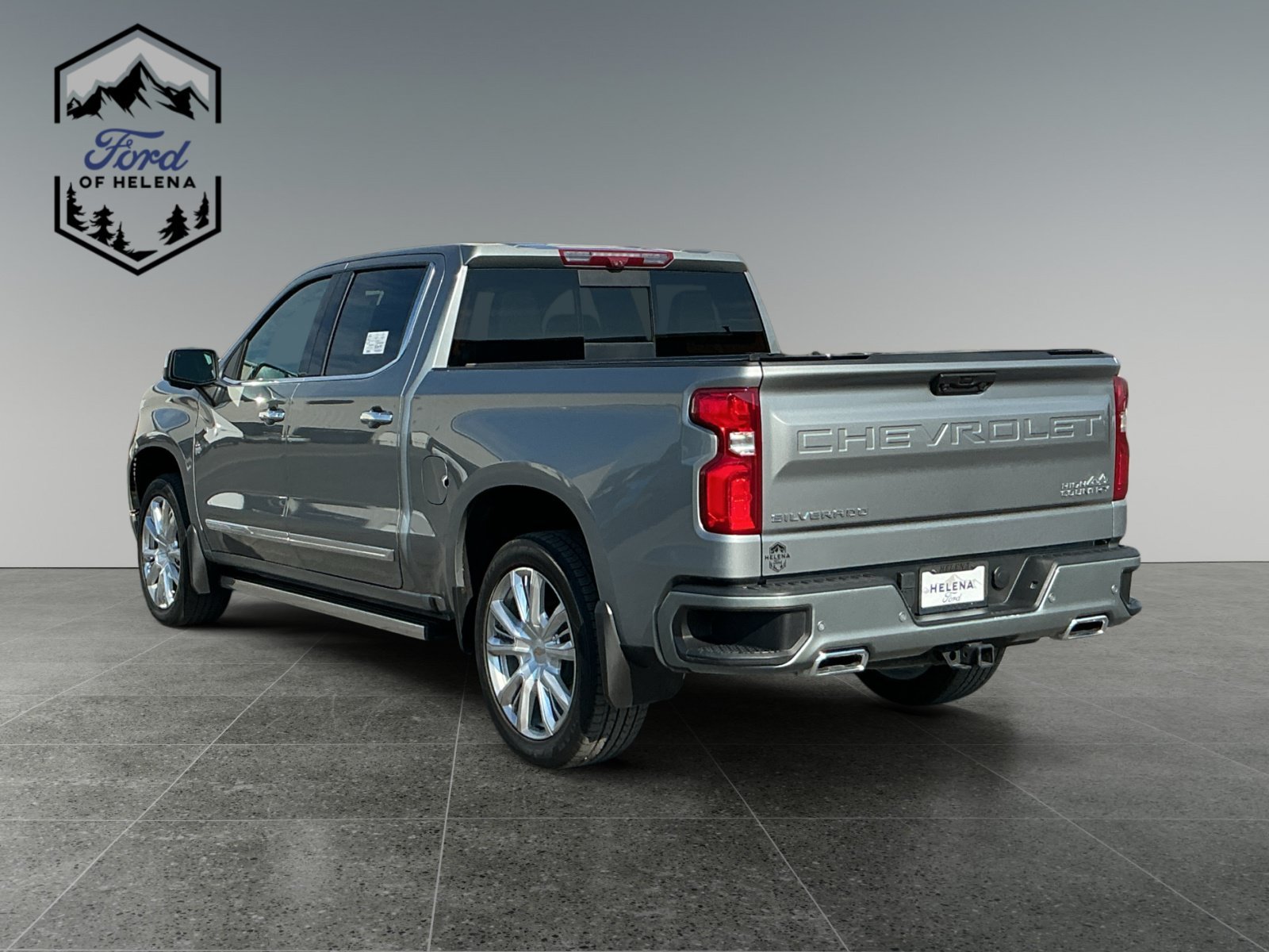 Used 2023 Gray Chevrolet High Country image 3