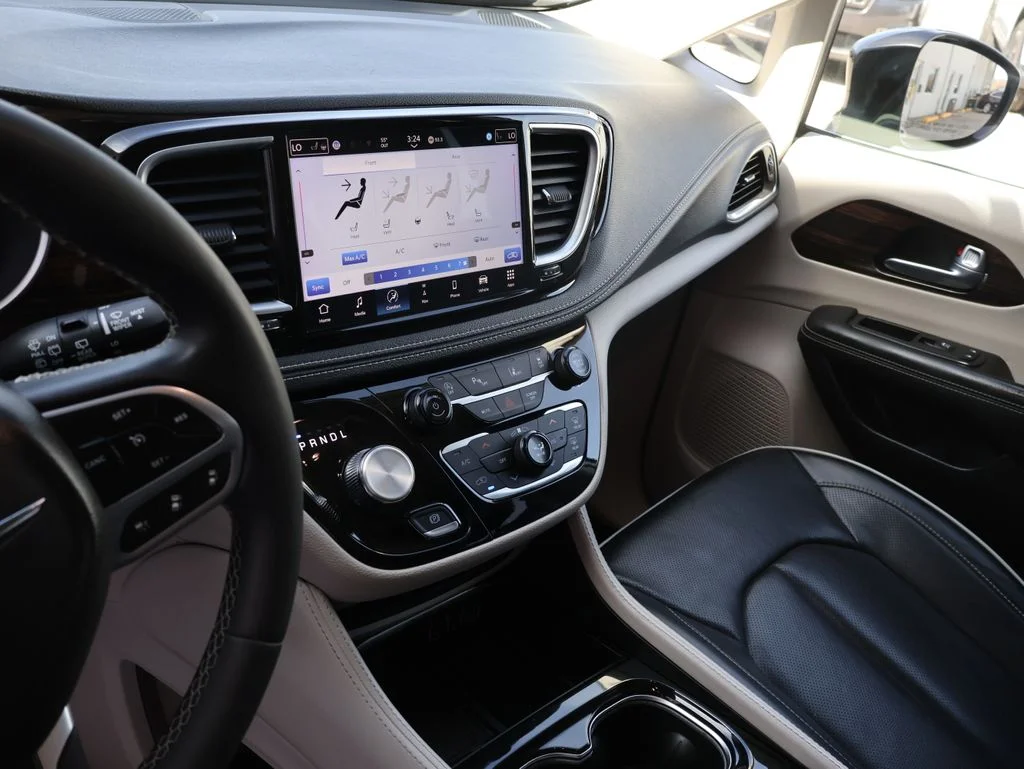 2024 Chrysler Pacifica Limited - Photo 25