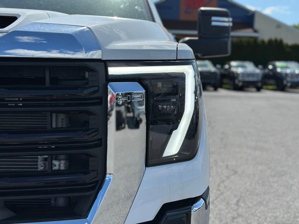 New 2026 Summit White GMC Pro image 32