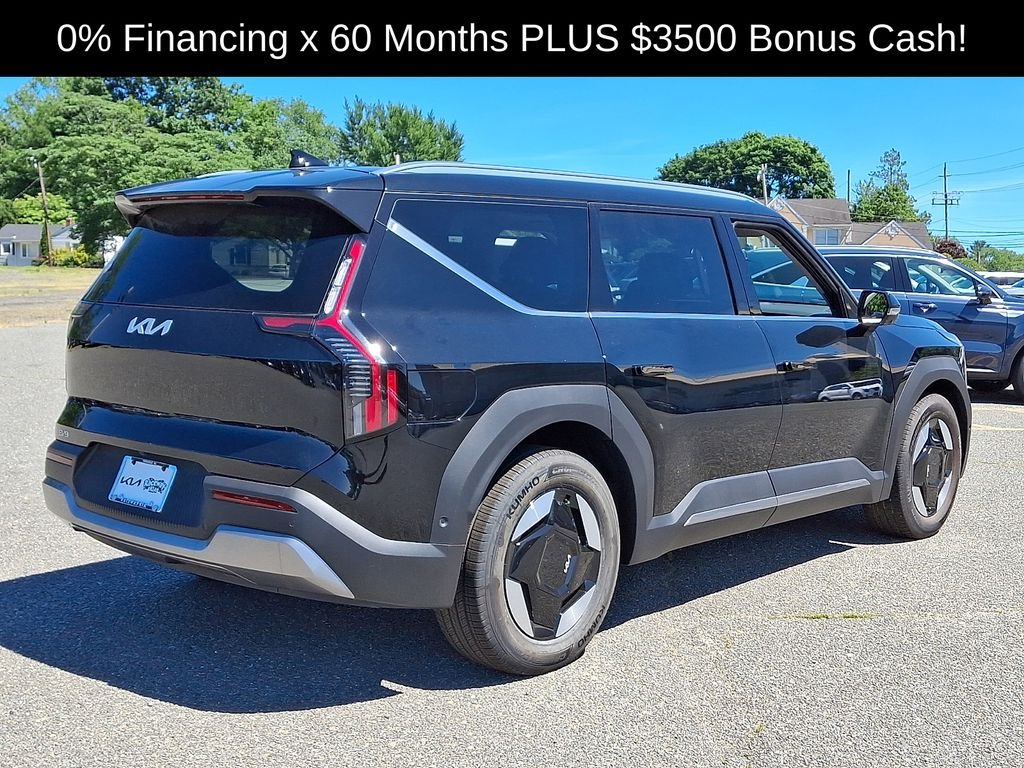 New 2026 Ebony Black Kia Wind AWD image 4