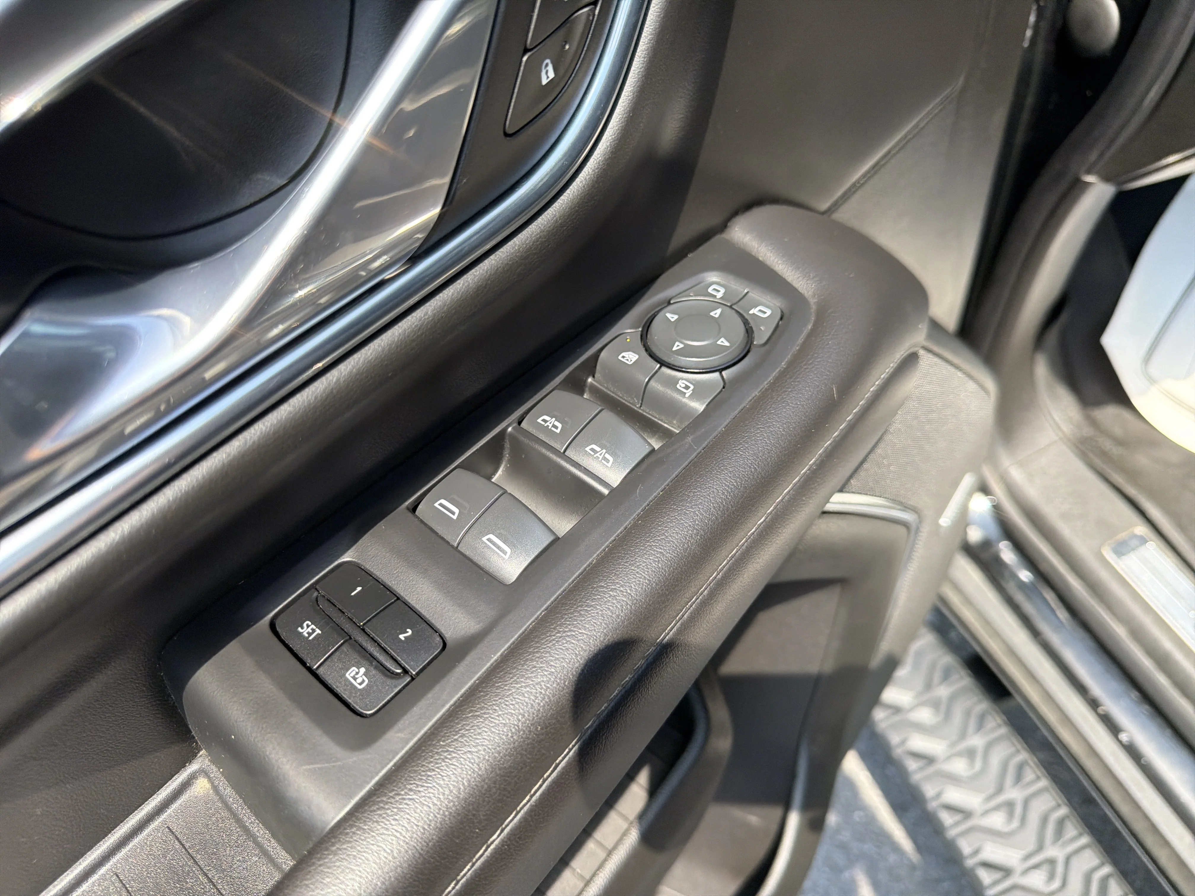 Used 2021 Black Chevrolet Z71 image 17