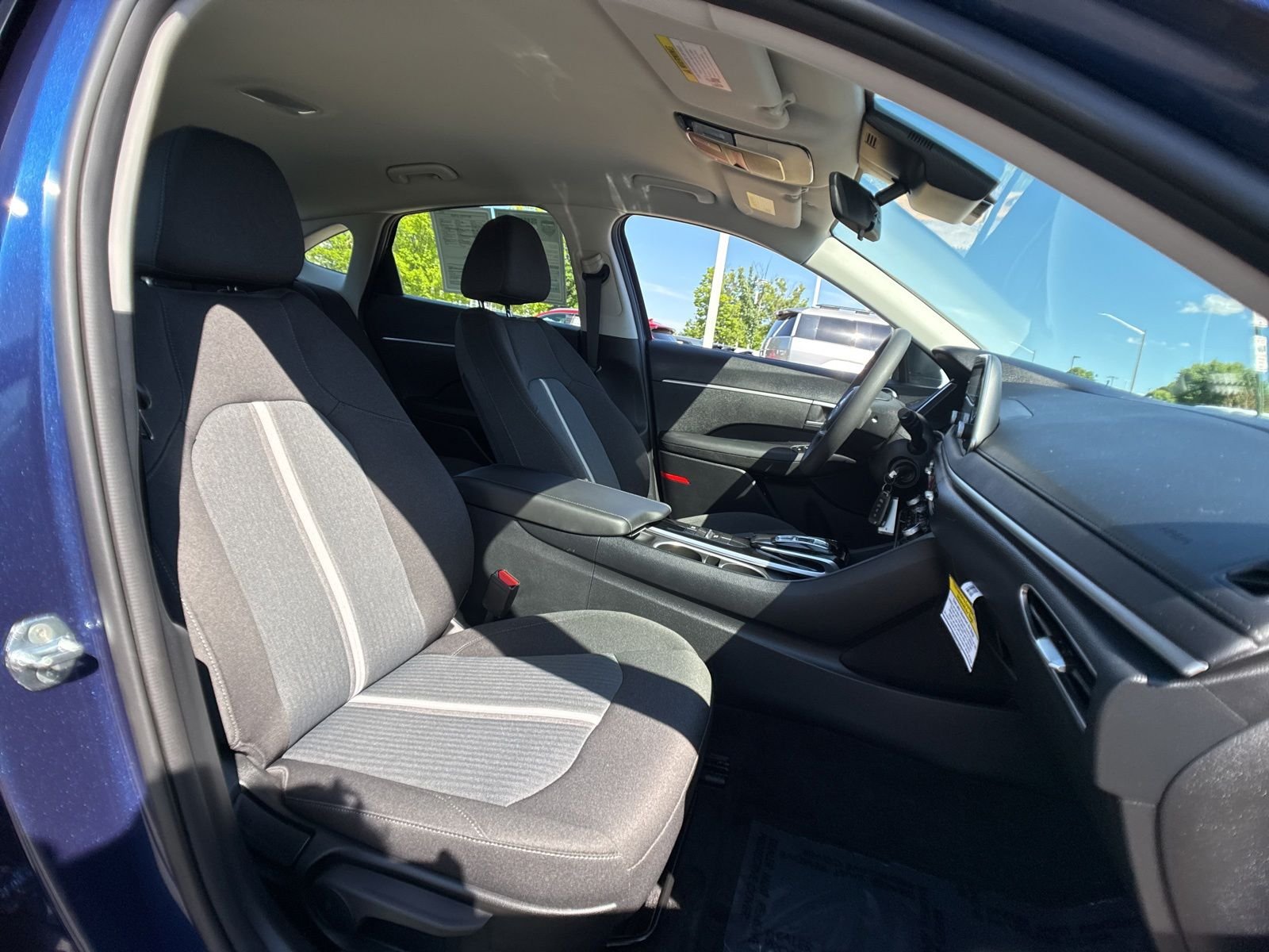 Used 2021 Blue Hyundai SE image 28