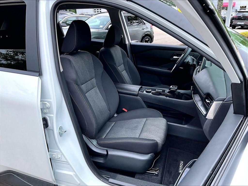 Used 2024 White Nissan SV image 11