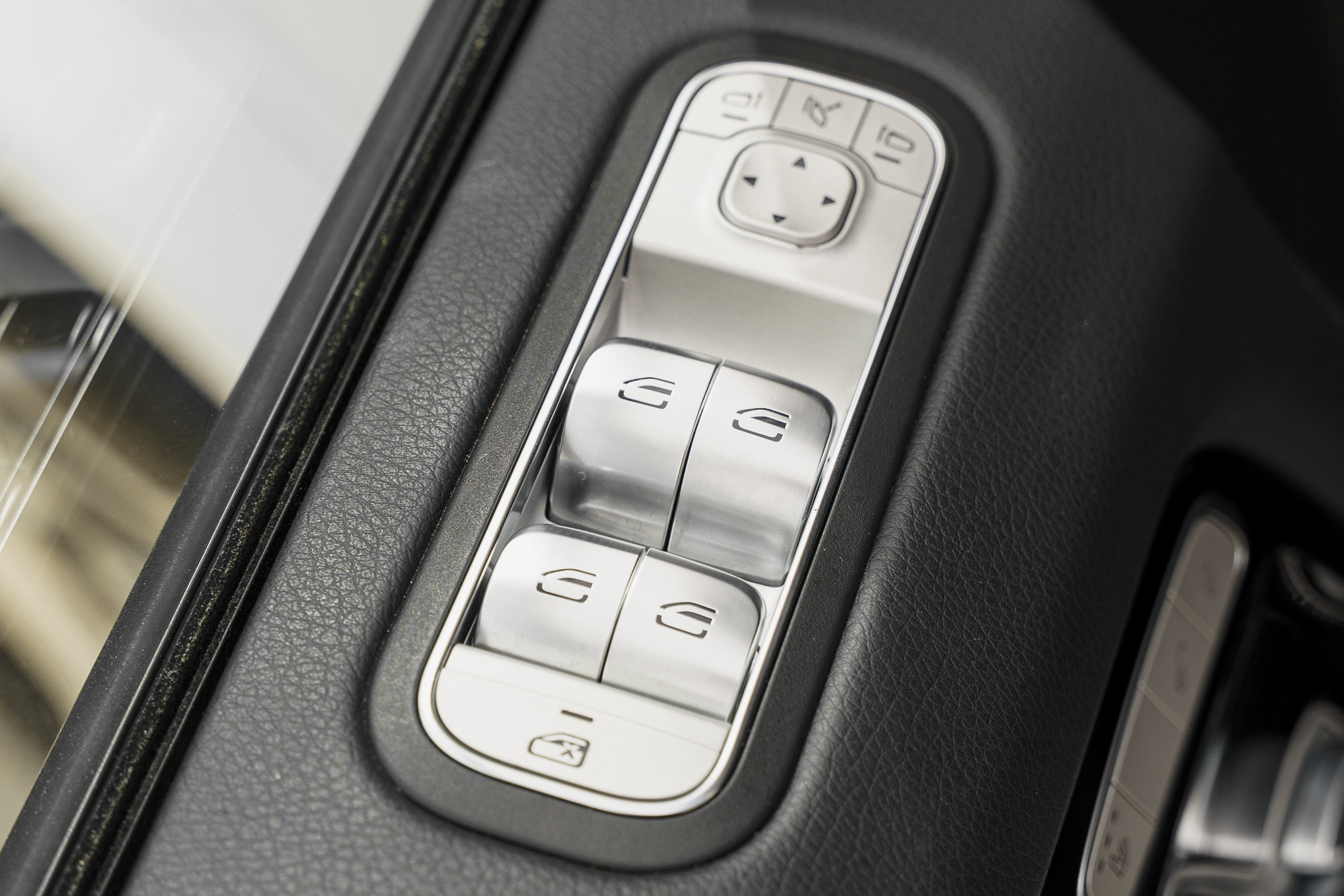 Used 2025 Polar White Mercedes-Benz G 550 image 21