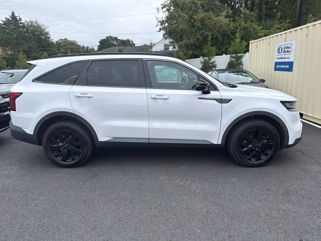 Used 2021 White Kia S image 2