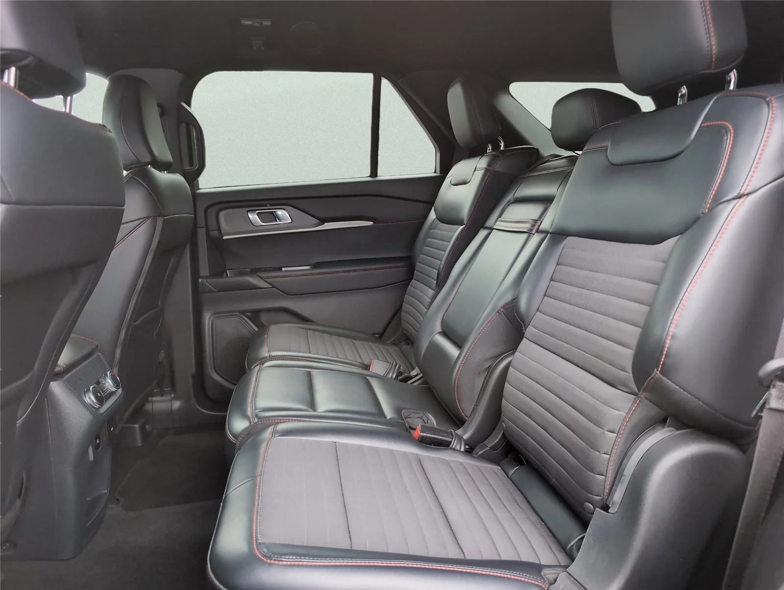 Used 2025 Carbonized Gray Ford ST-Line image 32