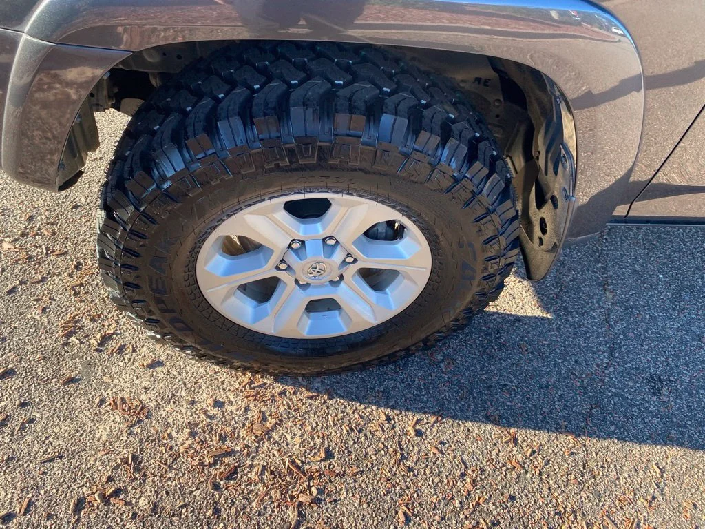 Used 2016 Gray Toyota SR5 image 18