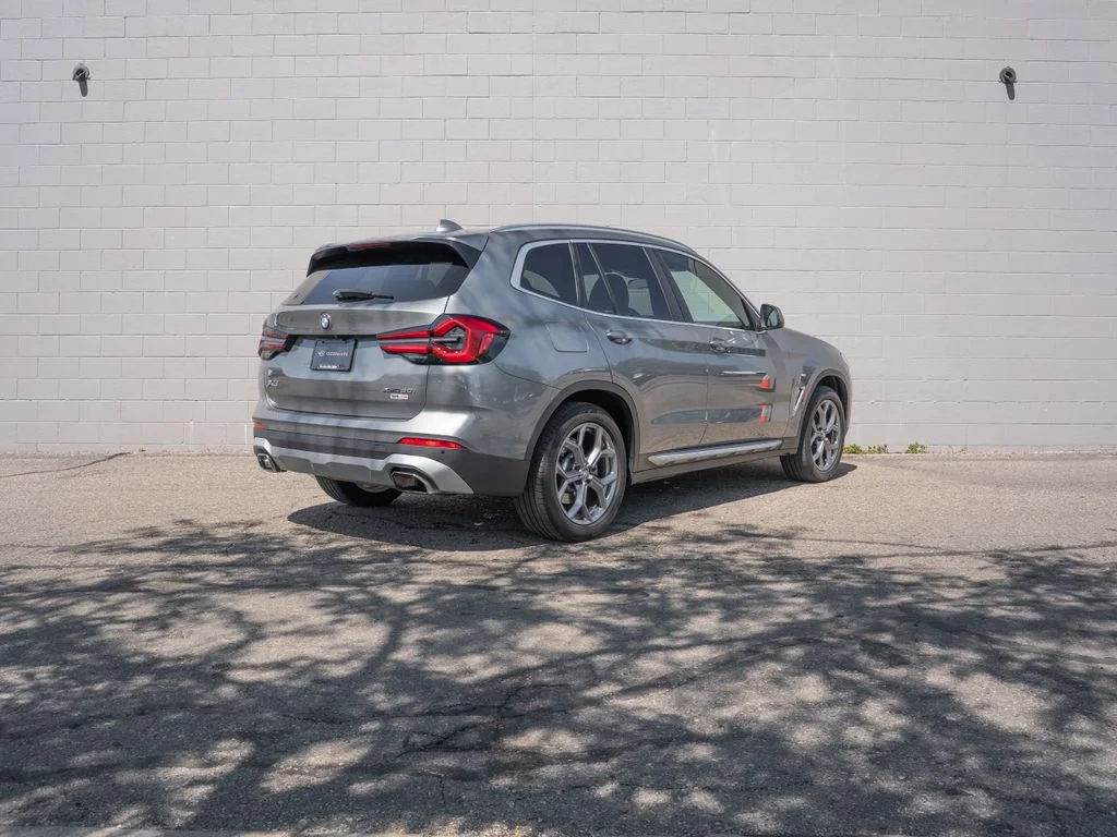 Used 2024 Gray BMW xDrive30i image 7