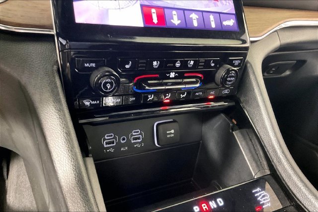 Used 2025 Gray Jeep Summit image 14