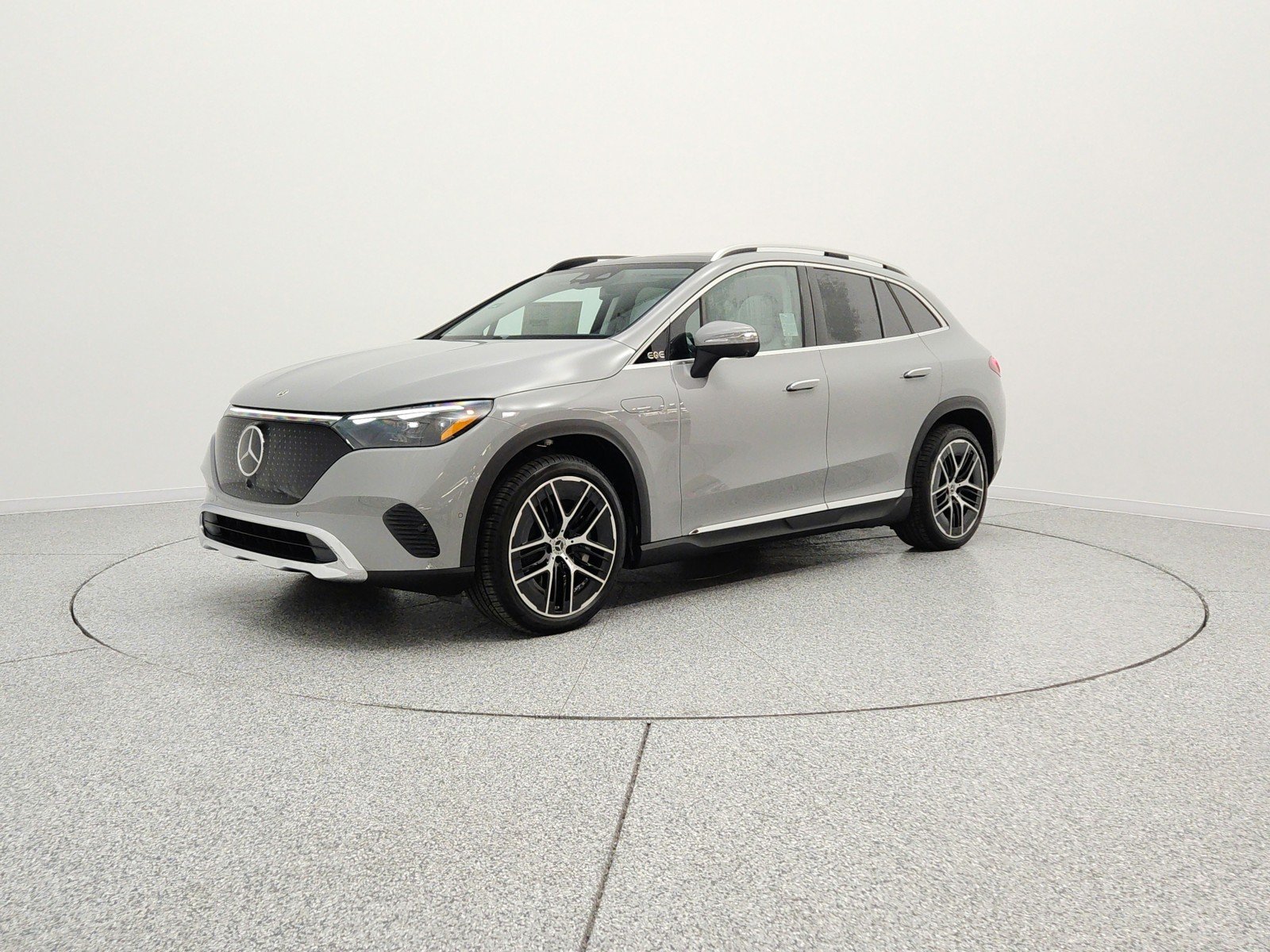 2026 Mercedes-Benz EQE SUV EQE 320+'s photo