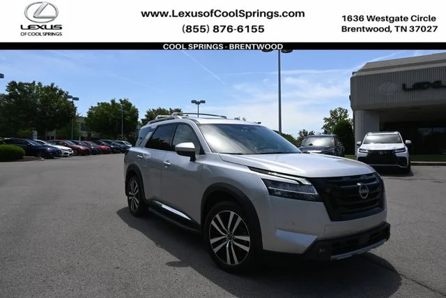 2023 Nissan Pathfinder Platinum 4WD's photo