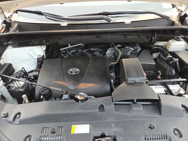 Used 2019 Blizzard Pearl Toyota XLE image 37