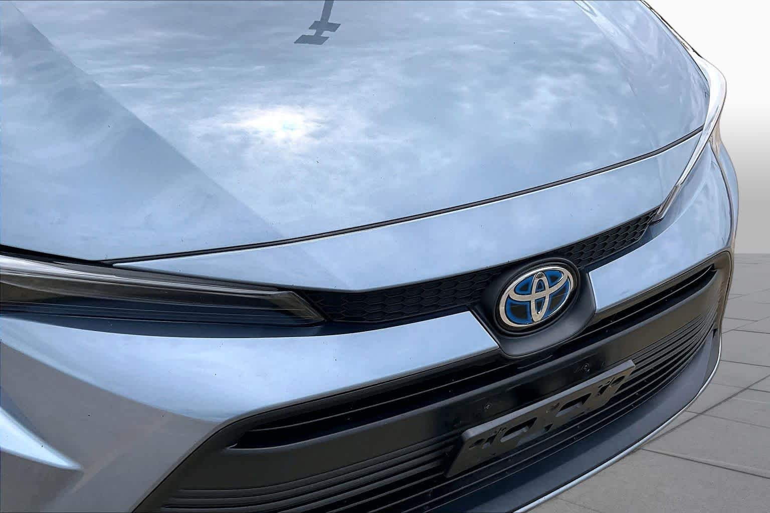 Used 2025 Celestite Toyota Hybrid LE image 28