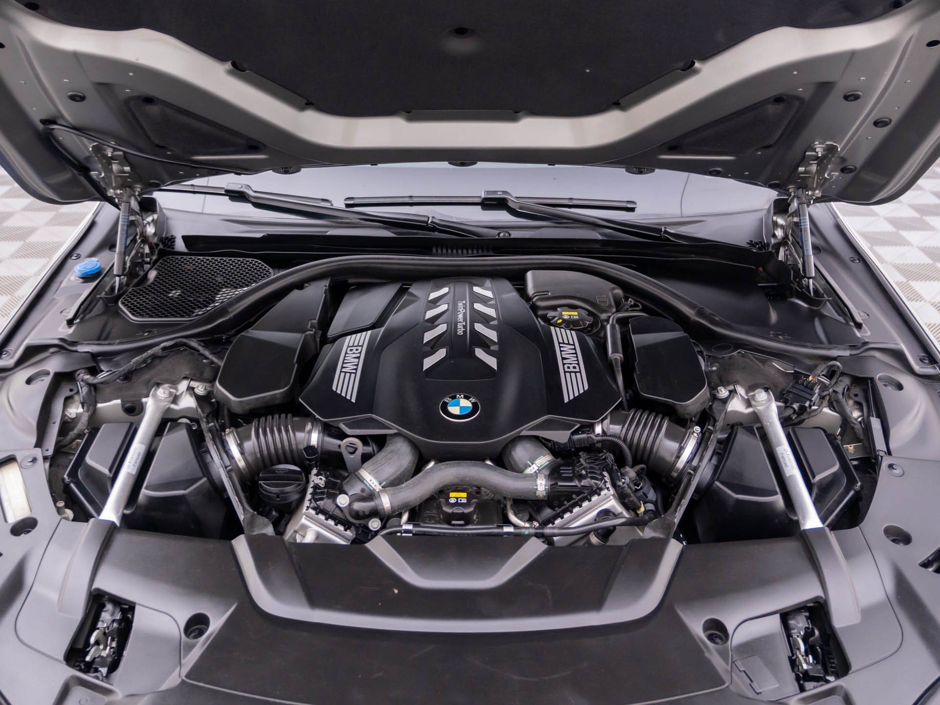 Used 2022 Donington Grey Metallic BMW 750i xDrive image 35