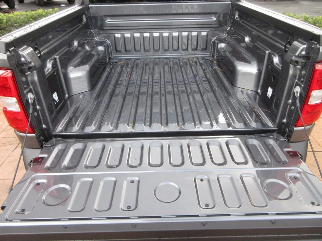 New 2026 Carbonized Gray Metallic Ford XLT image 25