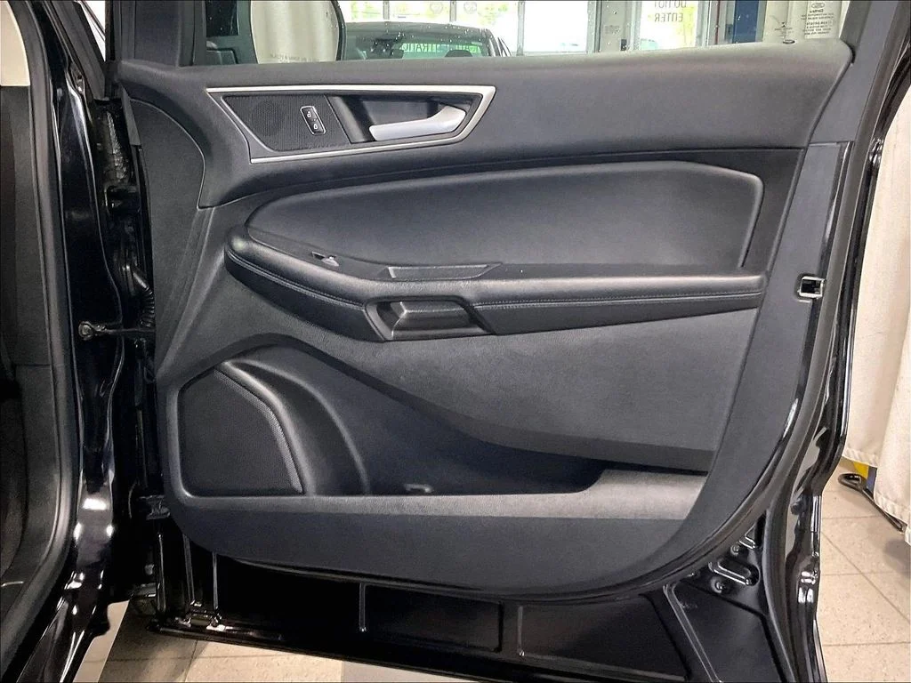 Used 2022 Black Ford SEL image 12