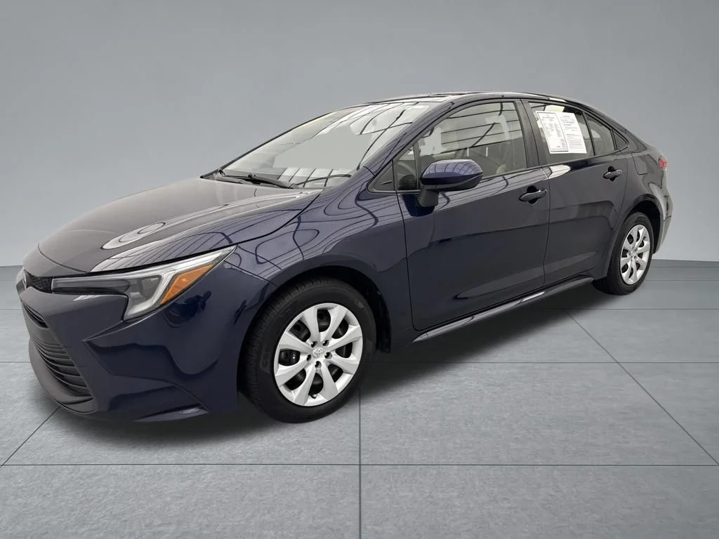 Used 2023  Toyota LE image 4