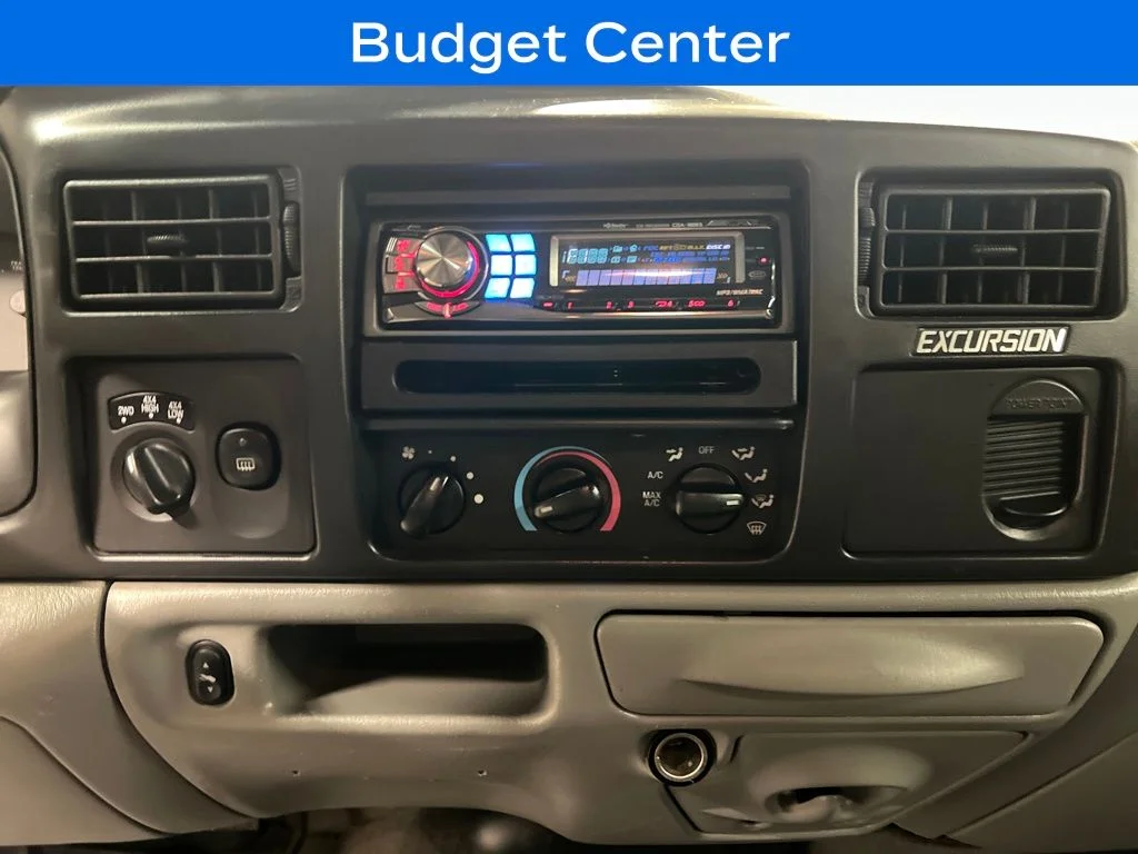 Used 2005 Red Ford XLS image 13