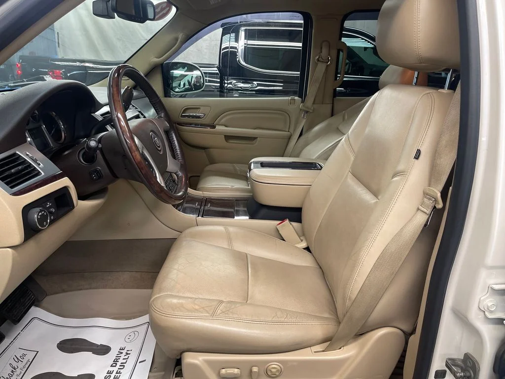 Used 2013 White Cadillac Luxury image 14