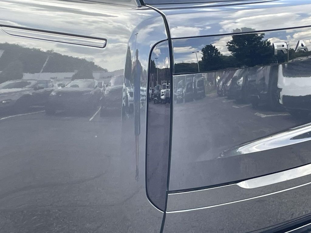 New 2026 Carpathian Grey Land Rover SE image 10